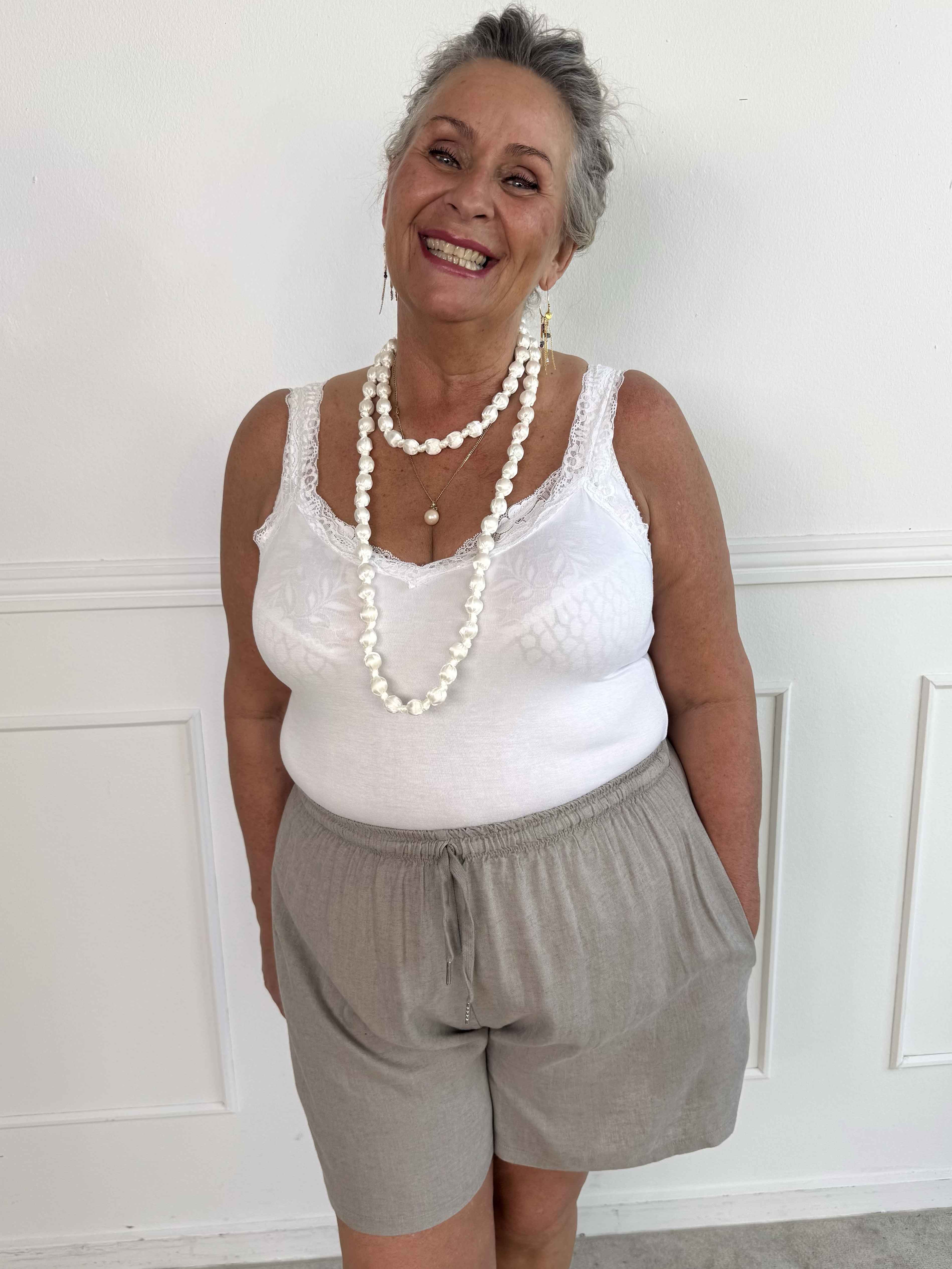 Clara Shorts - Lette shorts i viskose og hør